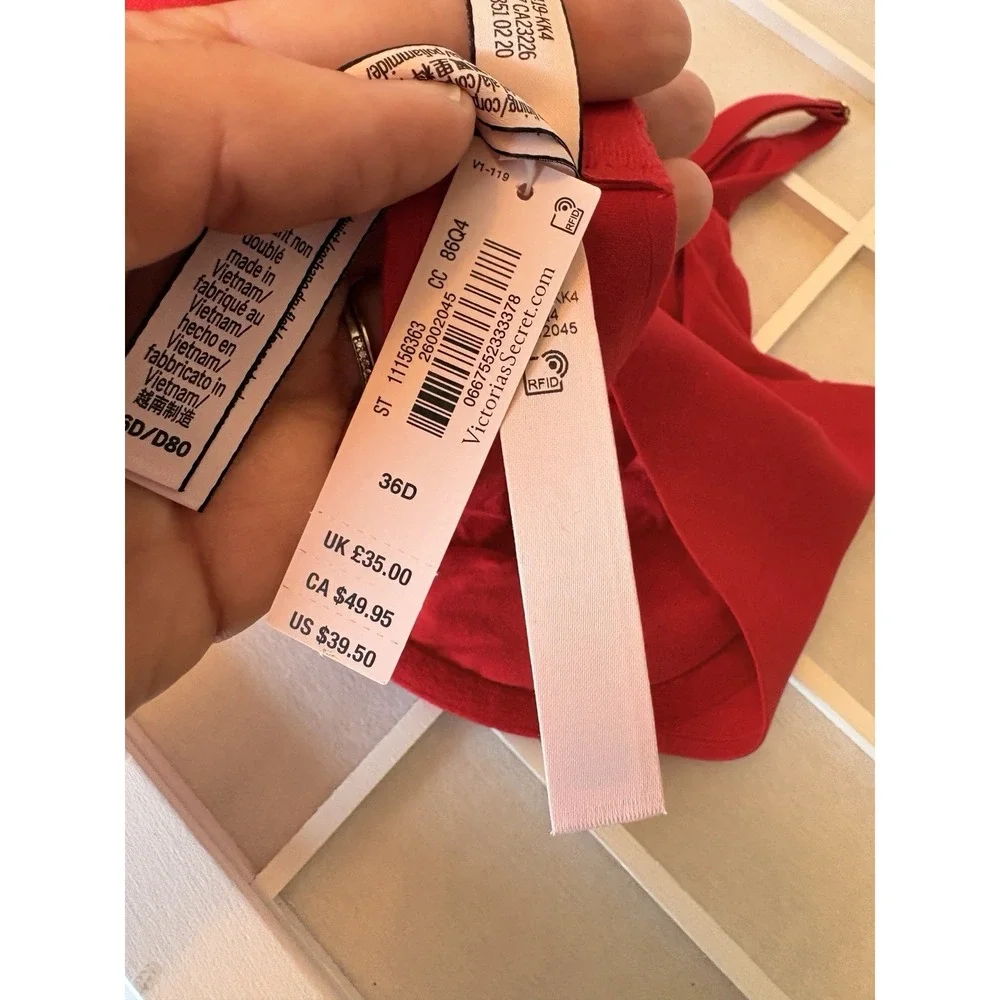 NWT Victoria's Secret Incredible Unlined Plunge Bra Lipstick Red 36D $39.50